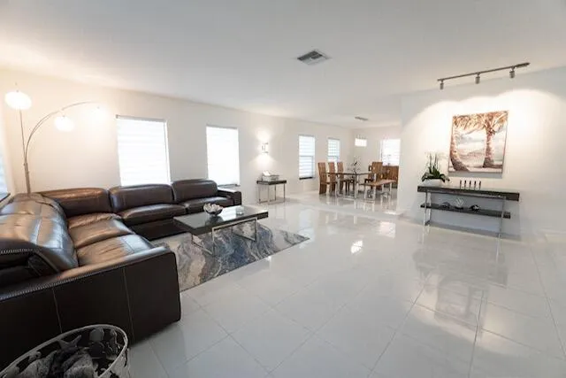 $7,000 | 1330 West Terra Mar Drive, Pompano Beach, FL 33062