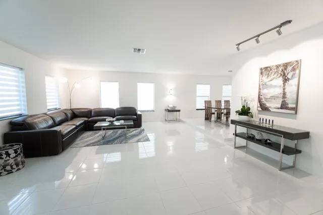 $7,000 | 1330 West Terra Mar Drive, Pompano Beach, FL 33062