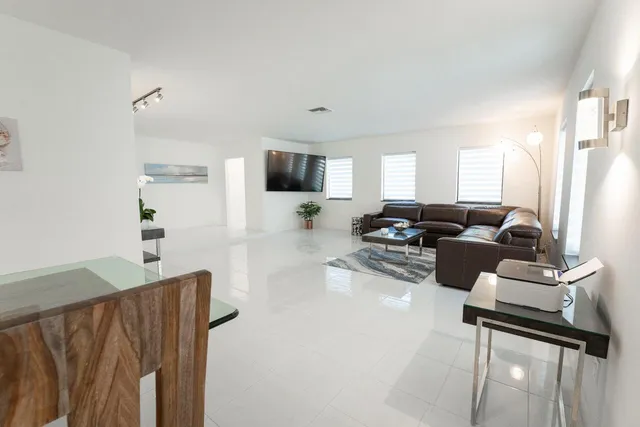 $7,000 | 1330 West Terra Mar Drive, Pompano Beach, FL 33062