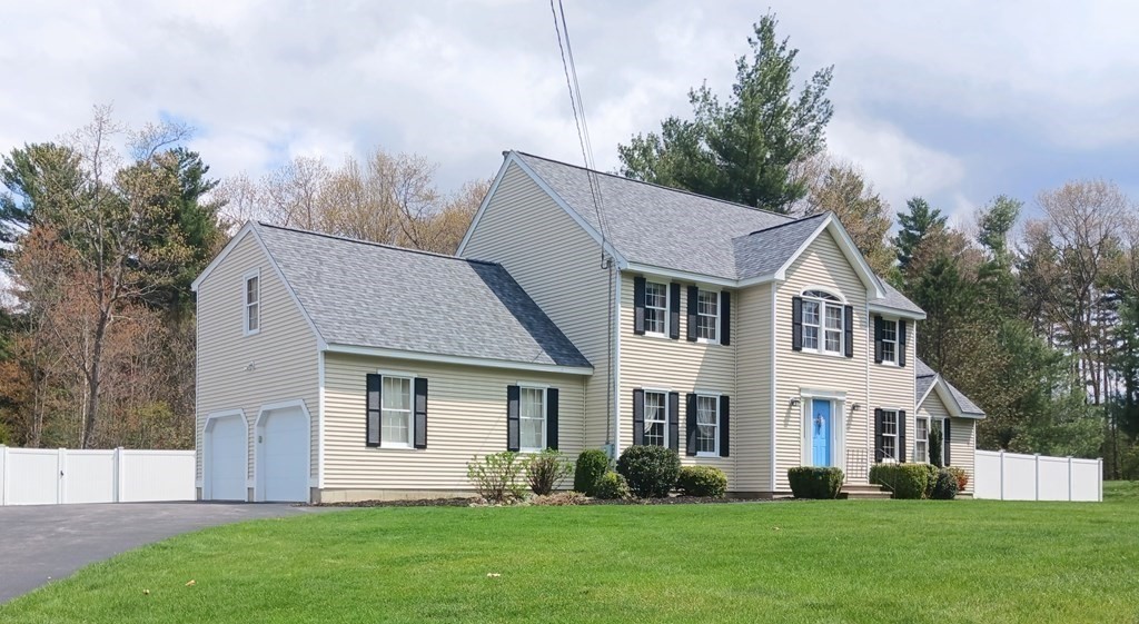 6 Winn Road Nashua, NH 03062 - Photo 2 of 33 a front view of a house with a garden and yard