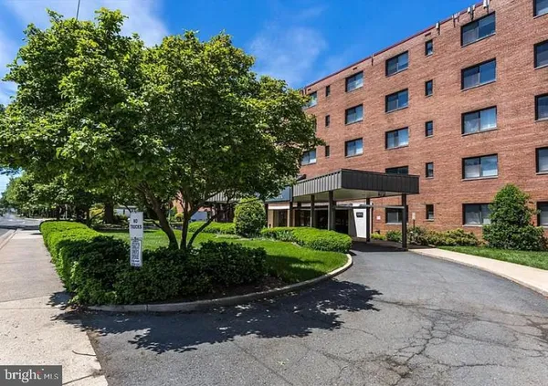 $2,995 | 3515 Washington Boulevard, Unit 201, Arlington, VA 22201