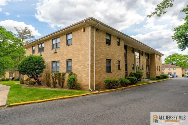 $190,000 | 401 Us 22, Unit H, Plainfield, NJ 07060