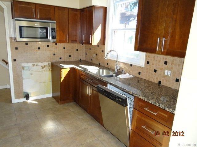 1153 Bishop Road Grosse Pointe, MI 48230 - Photo 5 of 16 008.JPG