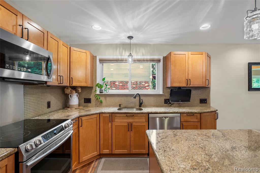 41961 Saltz Road Canton, MI 48187 - Photo 19 of 55