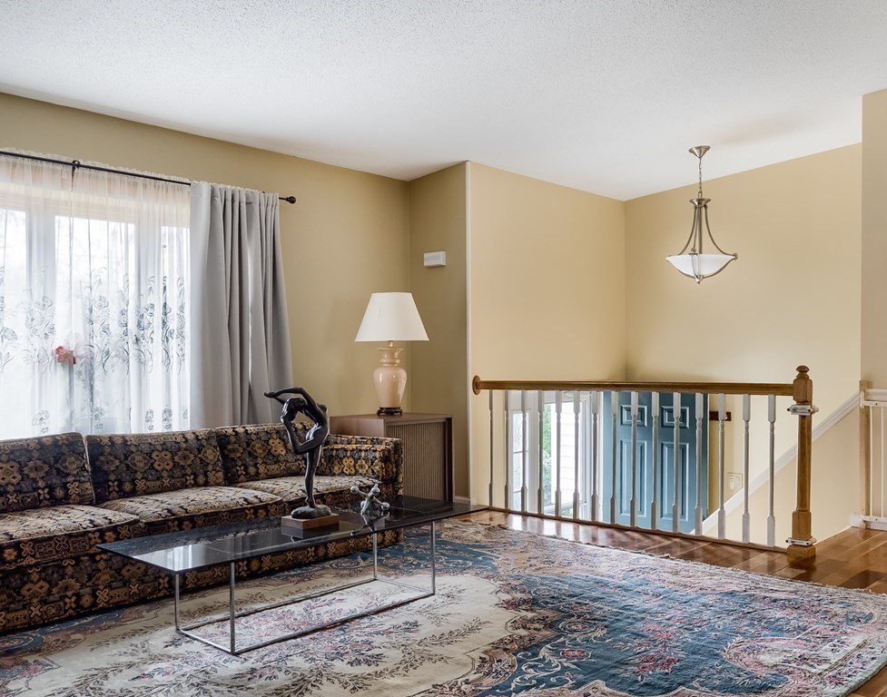 90 Lanesboro Road Worcester, MA 01606 - Photo 4 of 31 Gallery Image 4