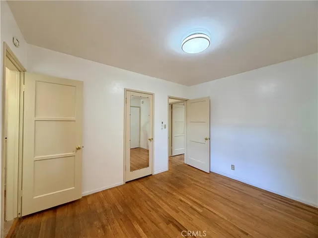 a view of a house with backyard and trees