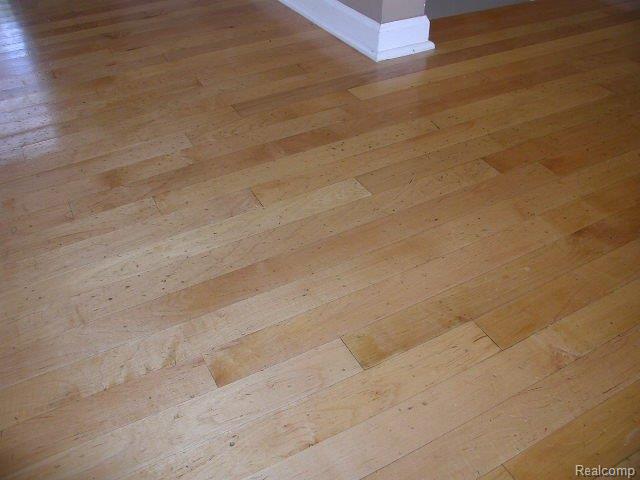 2670 Crooks Road, Unit 5 Royal Oak, MI 48073 - Photo 9 of 14 HARDWOODS.JPG