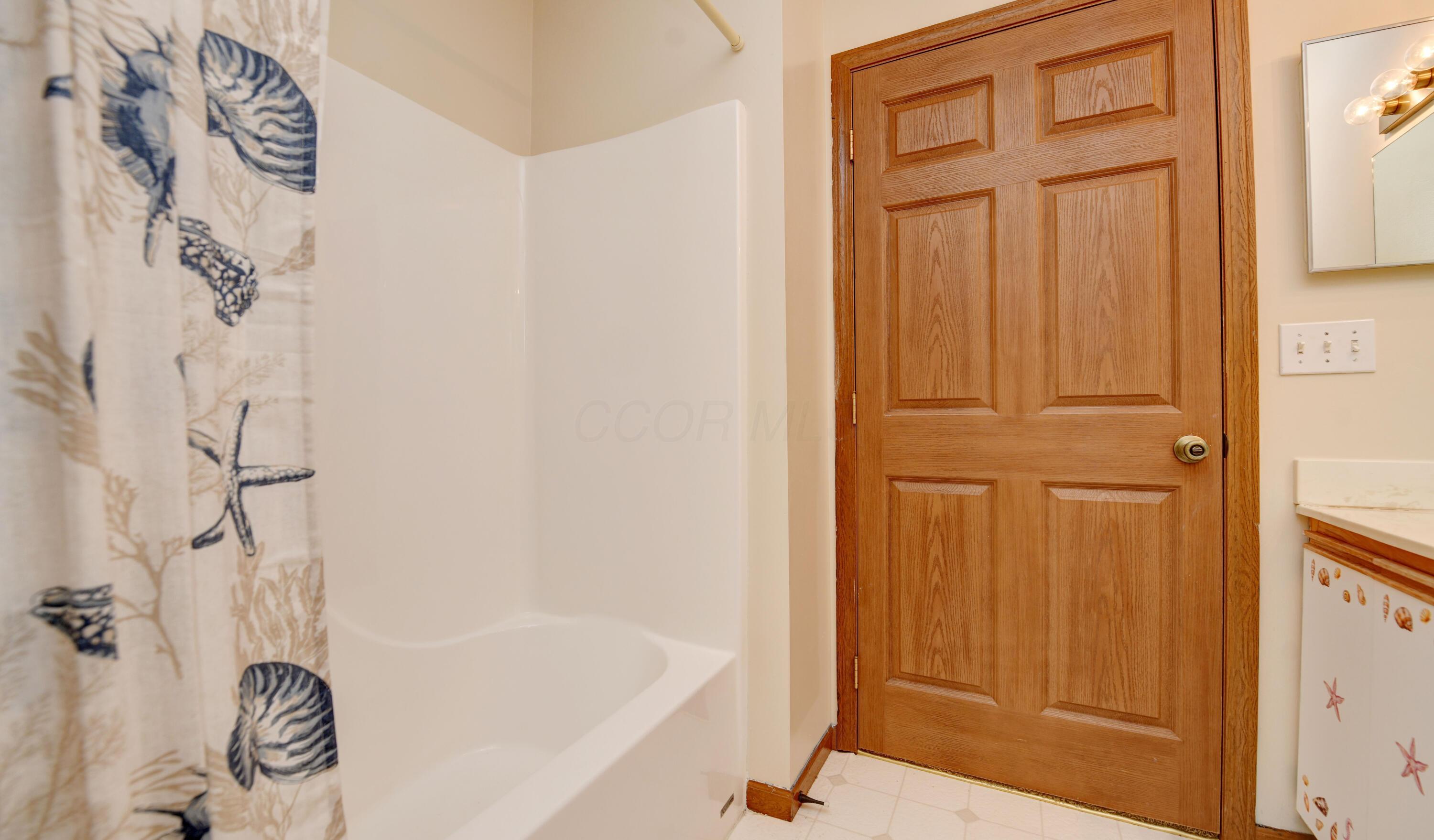 279 Goose Pond Road, Unit D Newark, OH 43055 - Photo 25 of 32 Second Bath (2)
