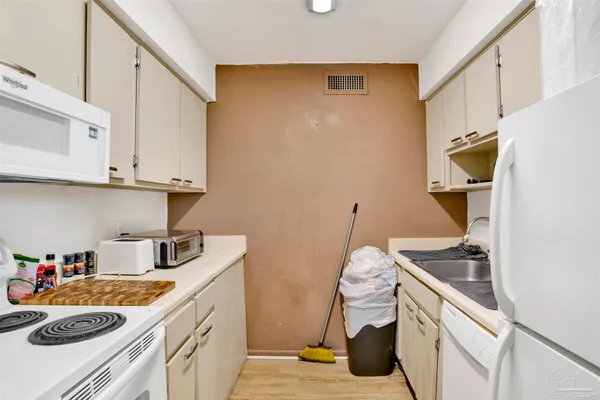 $174,900 | 600 Scenic Highway, Unit 306, Pensacola, FL 32503