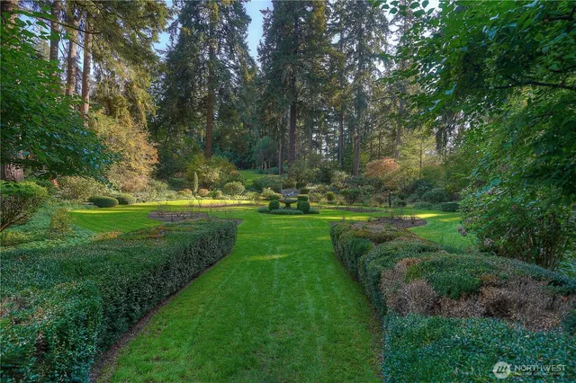 a view of an outdoor space