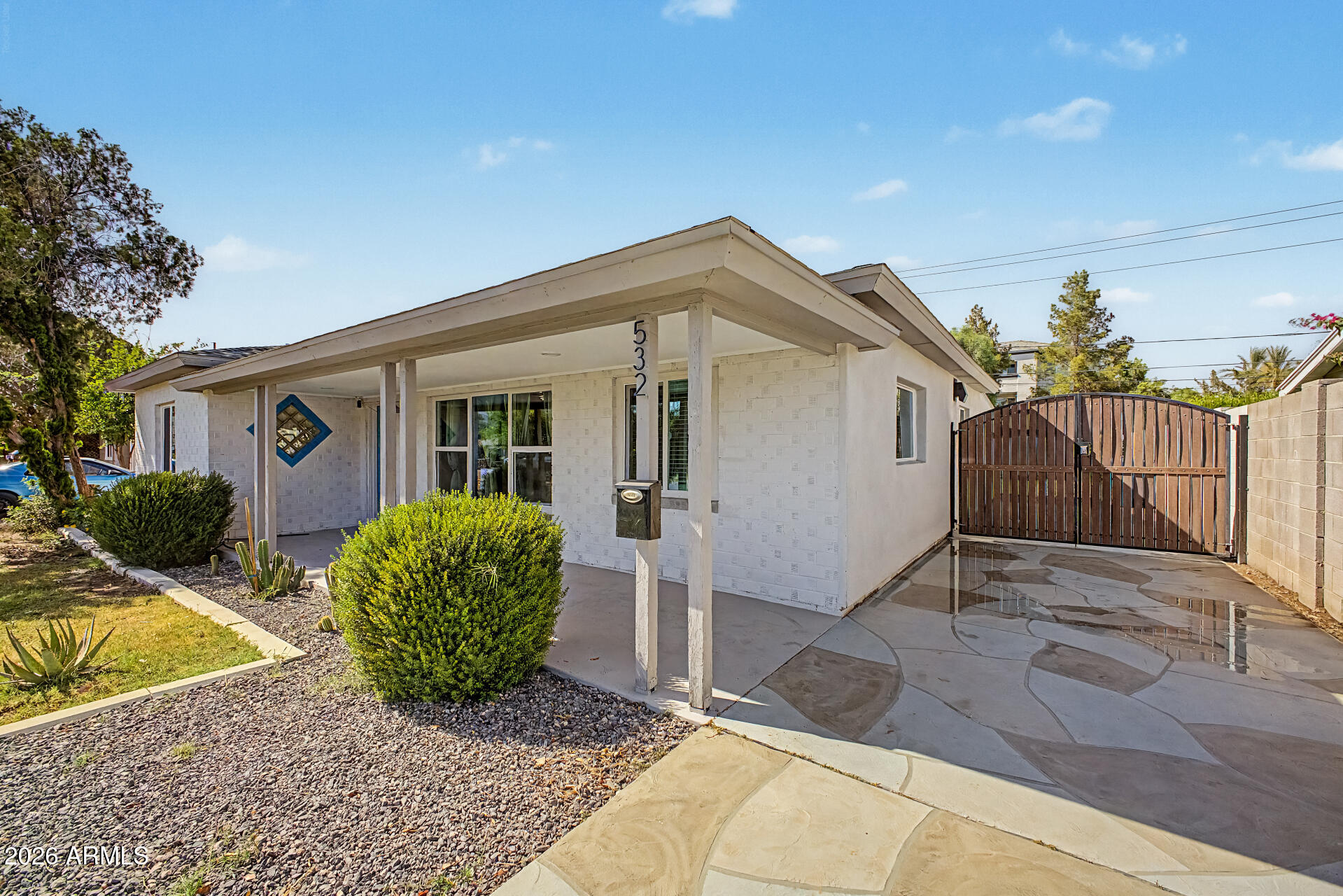 532 East Cheery Lynn Road Phoenix, AZ 85014 - Photo 5 of 37 a view of a house with a yard