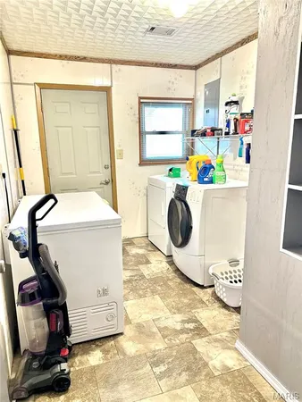 $197,000 | 508 Monroe Street, Thayer, MO 65791