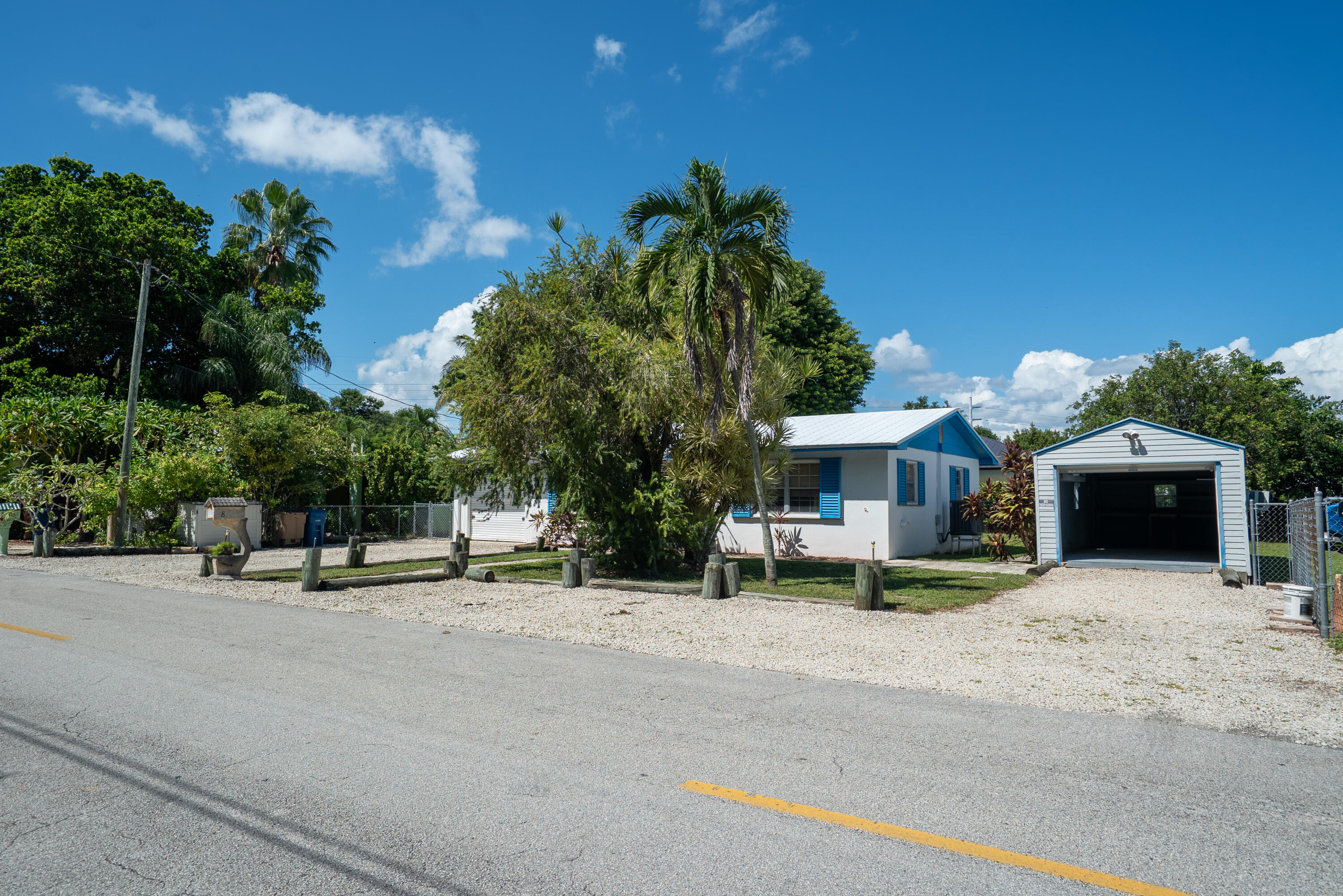 8 Andros Road Key Largo, FL 33037 - Photo 3 of 30 Garage Fenced lot
