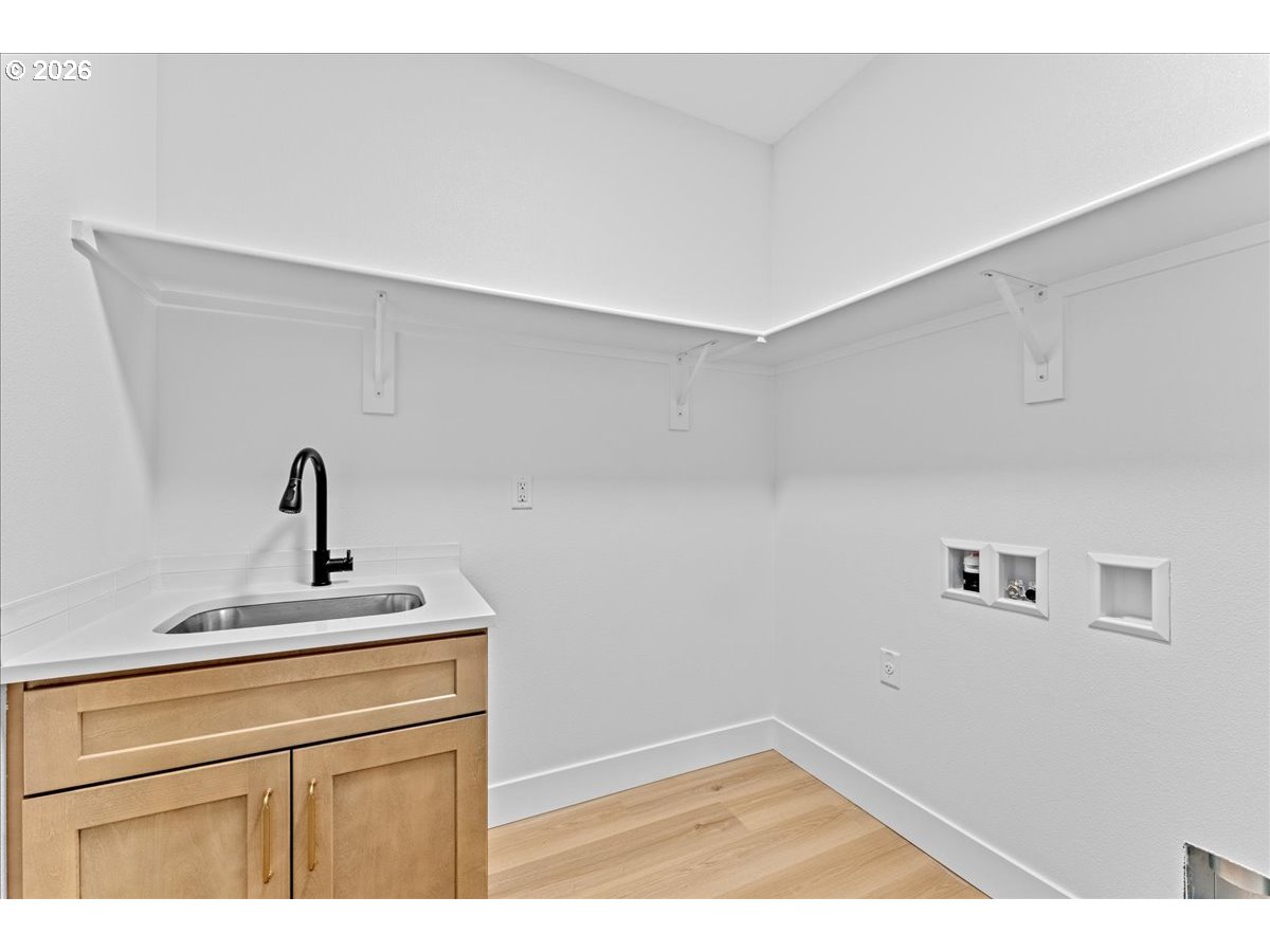 789 Riley Drive Northeast Silverton, OR 97381 - Photo 14 of 24 a close view of a sink and a vanity in the bathroom