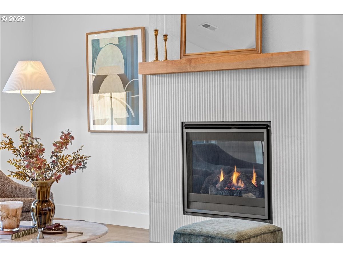 789 Riley Drive Northeast Silverton, OR 97381 - Photo 5 of 24 a vase of flowers sitting on a table