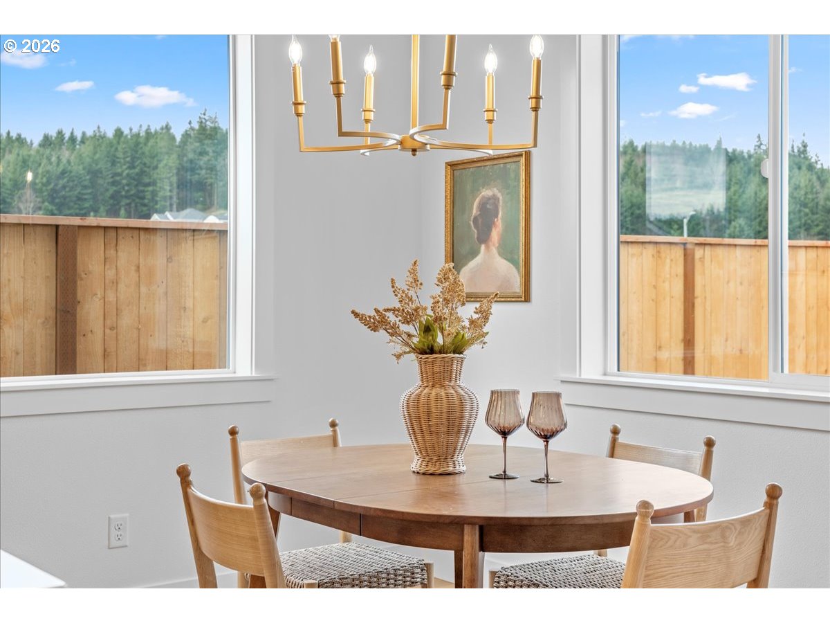 789 Riley Drive Northeast Silverton, OR 97381 - Photo 10 of 24 a dining room with furniture and window