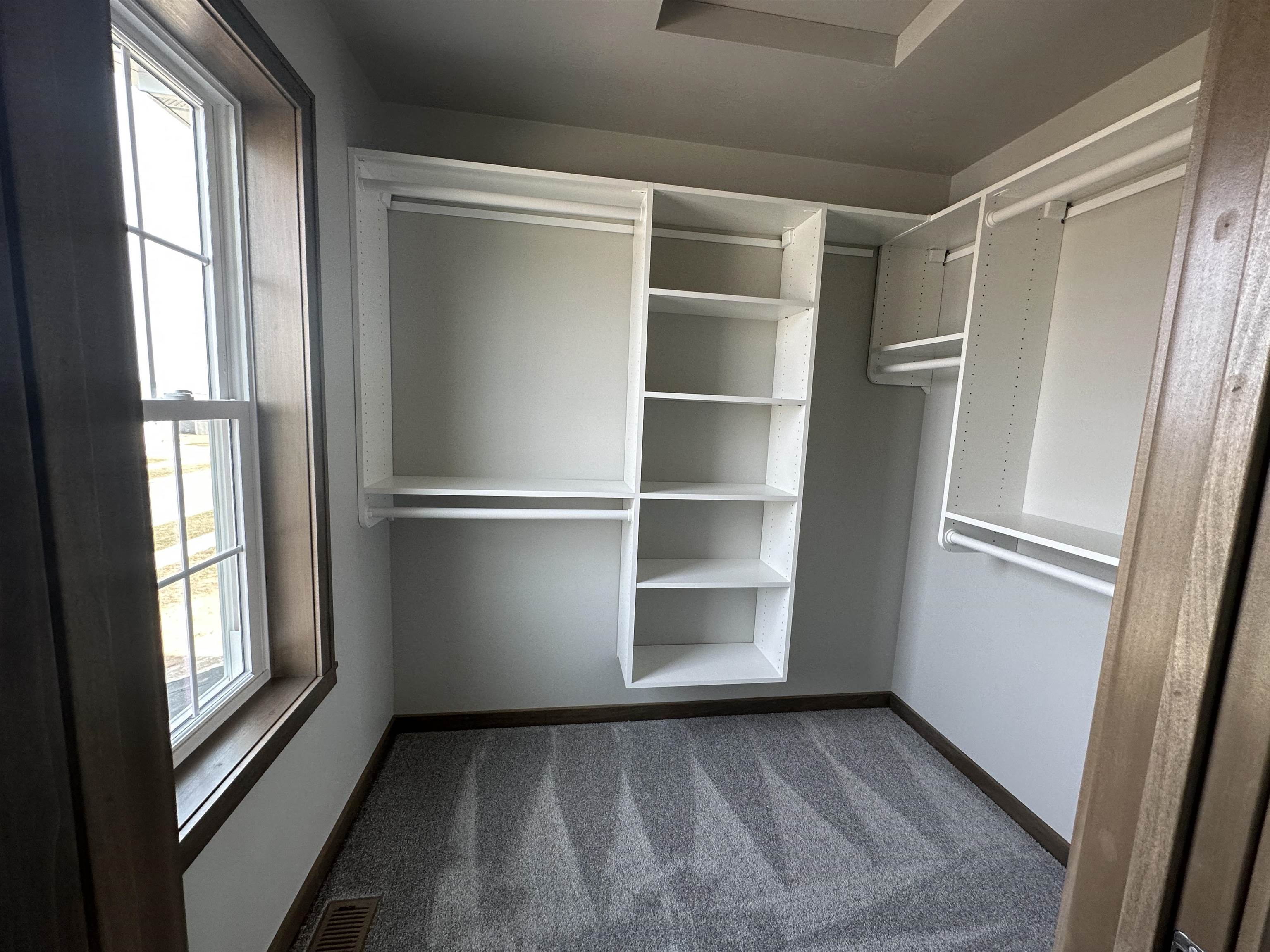 N9035 Cedar Court Menasha, WI 54952 - Photo 6 of 12