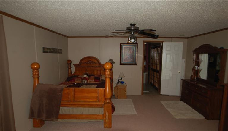 3675 McKee Road Irvine, KY 40336 - Photo 22 of 35 Master bedroom is as clean as it is shar