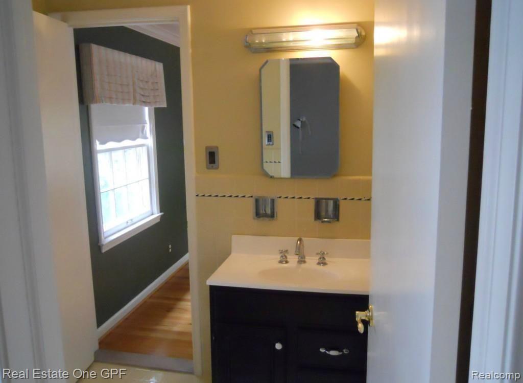 1023 Whittier Road Grosse Pointe, MI 48230 - Photo 20 of 29 20 DSCN1393.jpg