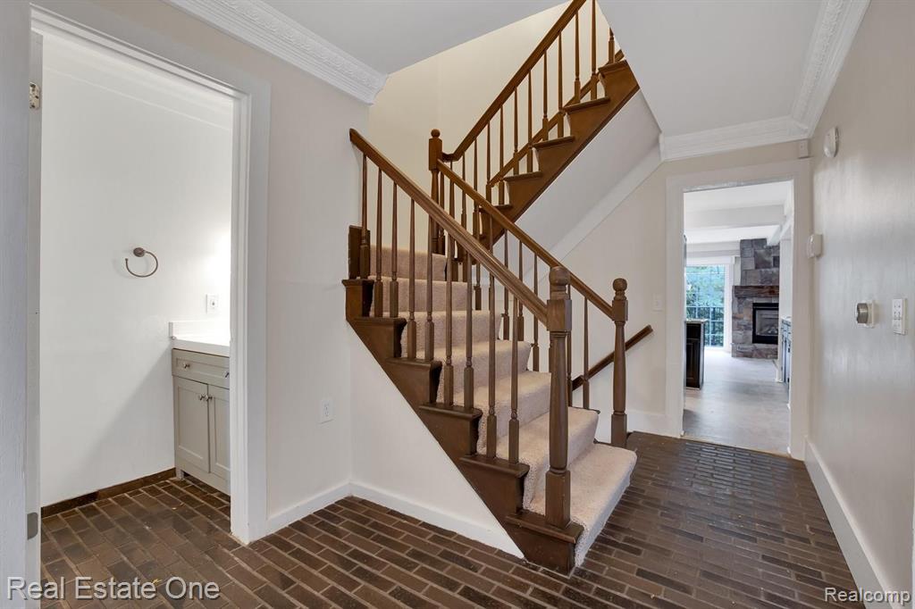 1330 Brook Lane Rochester Hills, MI 48306 - Photo 2 of 21