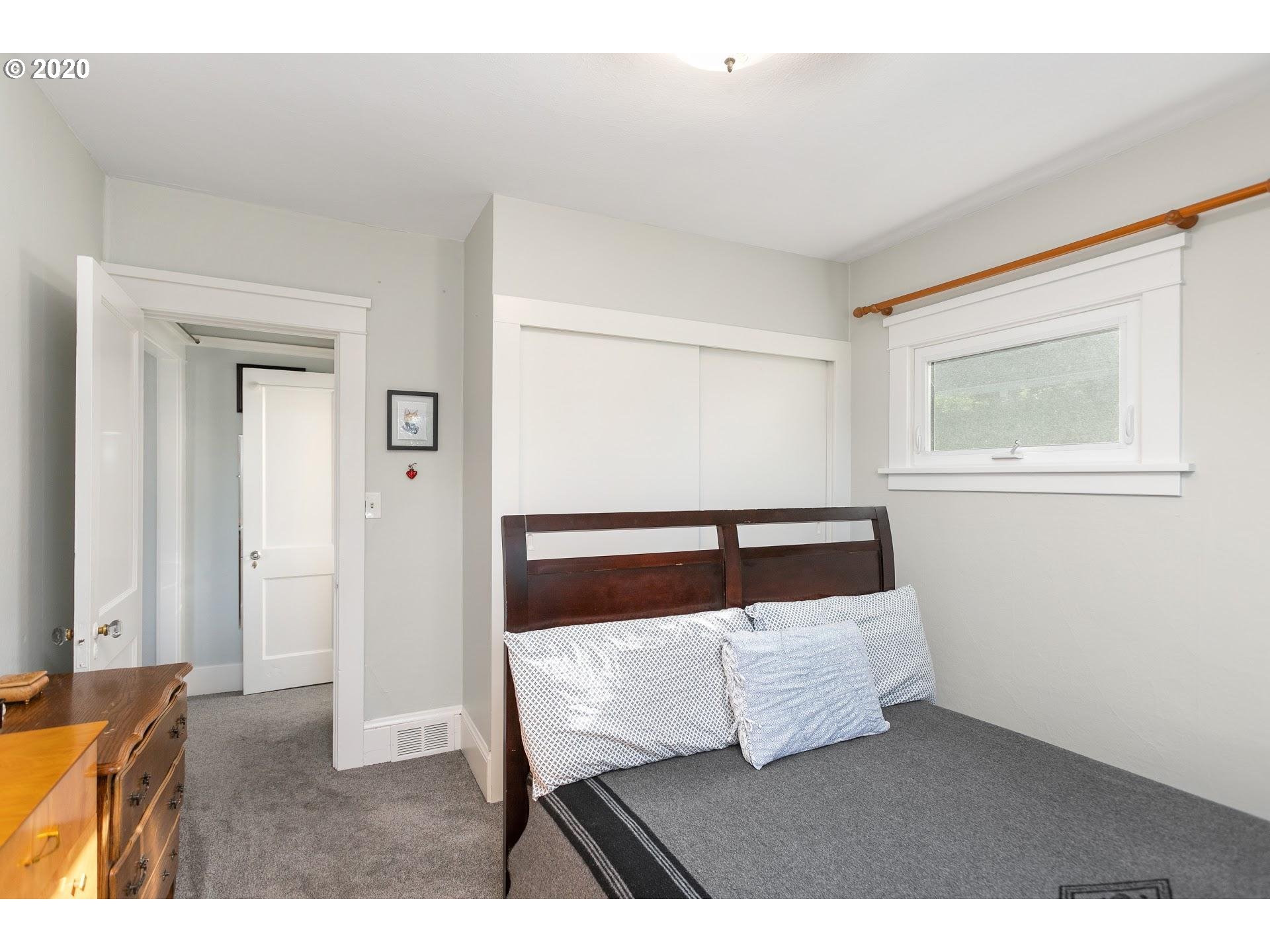 3520 Southwest Falcon Street Portland, OR 97219 - Photo 14 of 26 Gallery Image 14