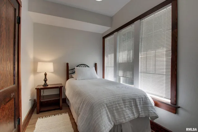 $299,500 | 129 East Main Street, Mount Sterling, IL 62353