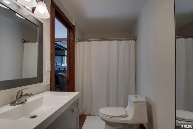 $299,500 | 129 East Main Street, Mount Sterling, IL 62353