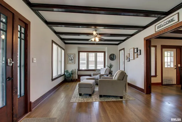 $299,500 | 129 East Main Street, Mount Sterling, IL 62353