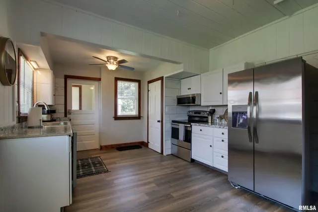 $299,500 | 129 East Main Street, Mount Sterling, IL 62353