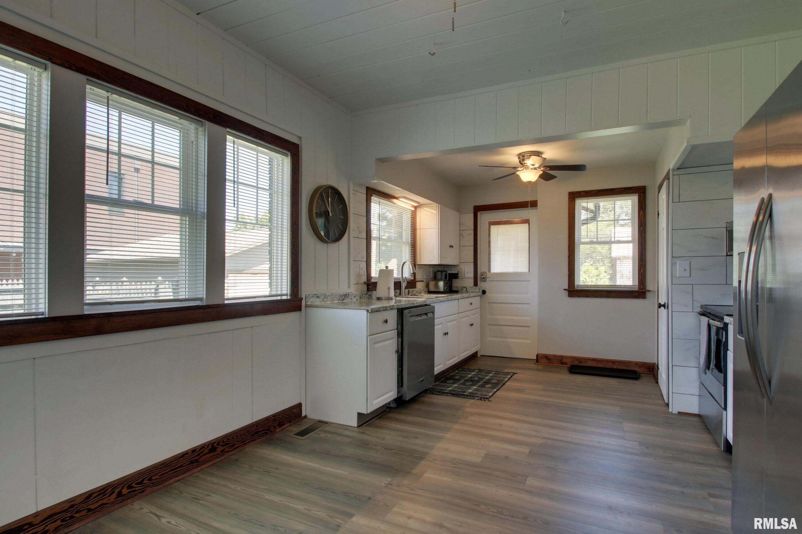 129 East Main Street Mount Sterling, IL 62353 - Photo 7 of 26