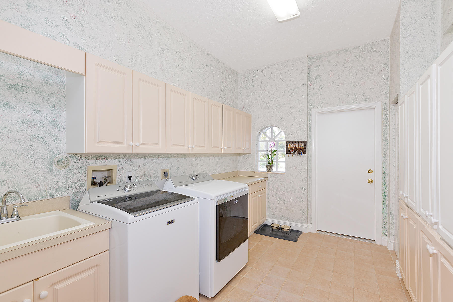14356 Halter Road Wellington, FL 33414 - Photo 32 of 62 34aLaundryroom