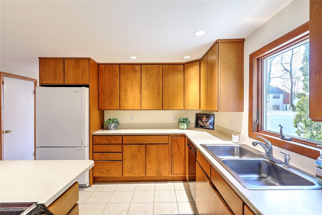 51 Bay Road Barrington, RI 02806 - Photo 11 of 24