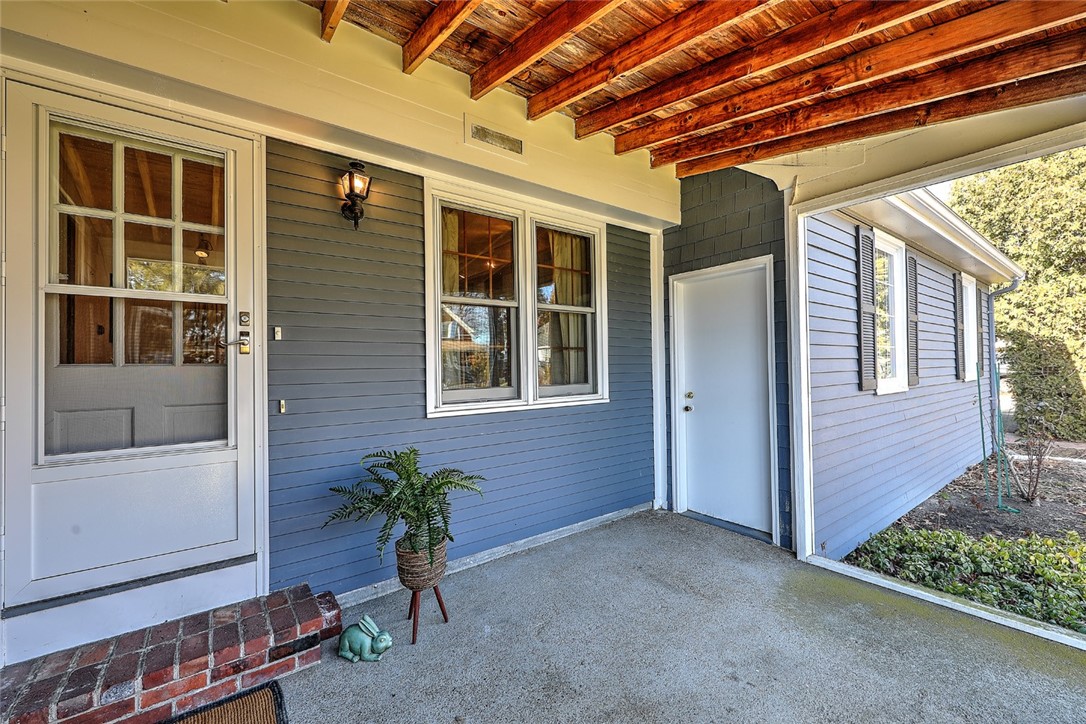 51 Bay Road Barrington, RI 02806 - Photo 7 of 24 Screened porched