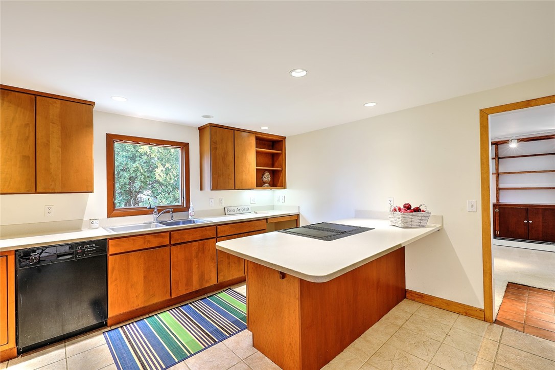 51 Bay Road Barrington, RI 02806 - Photo 10 of 24