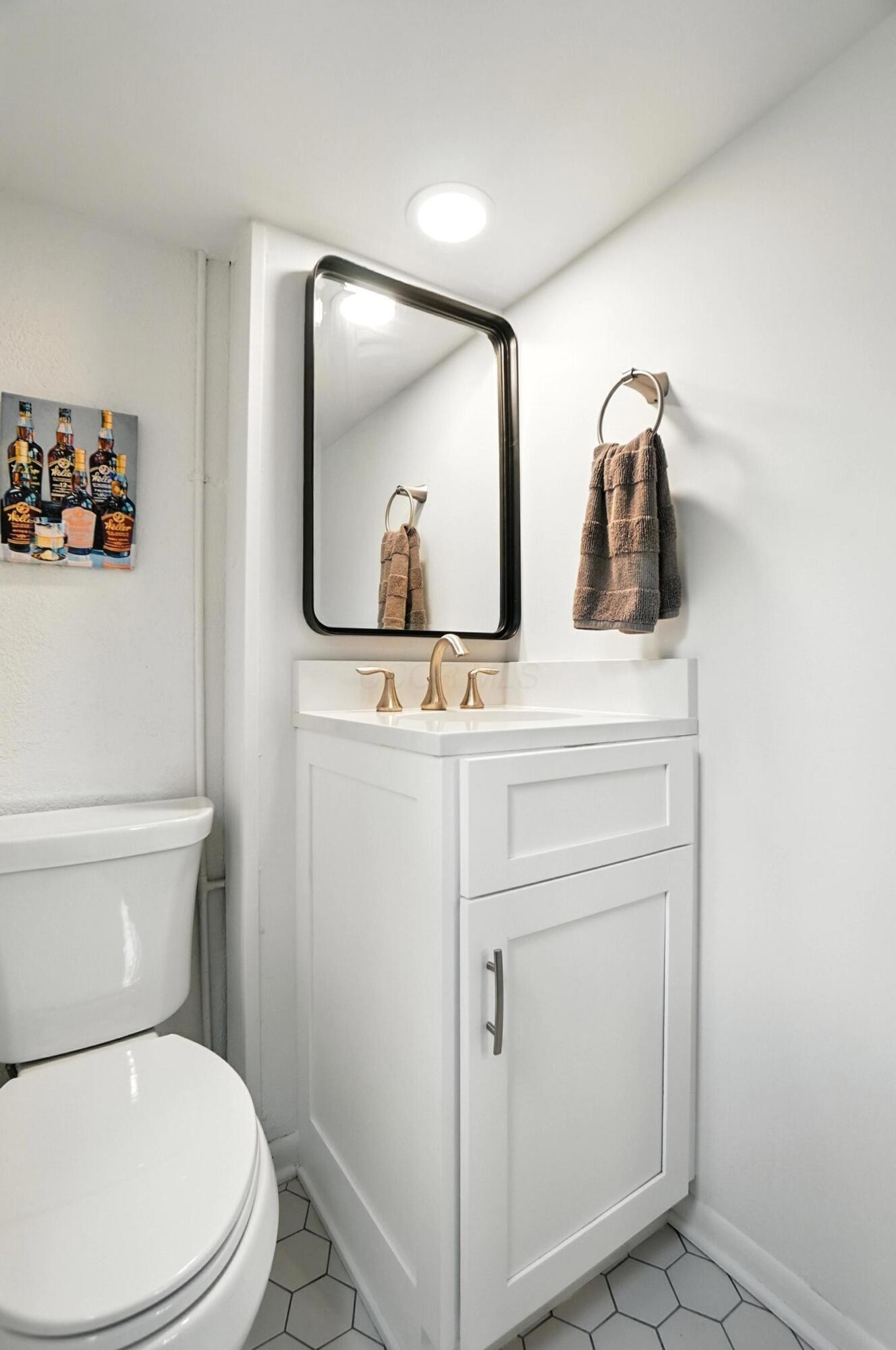 2820 Halstead Road Columbus, OH 43221 - Photo 42 of 76 Powder Room