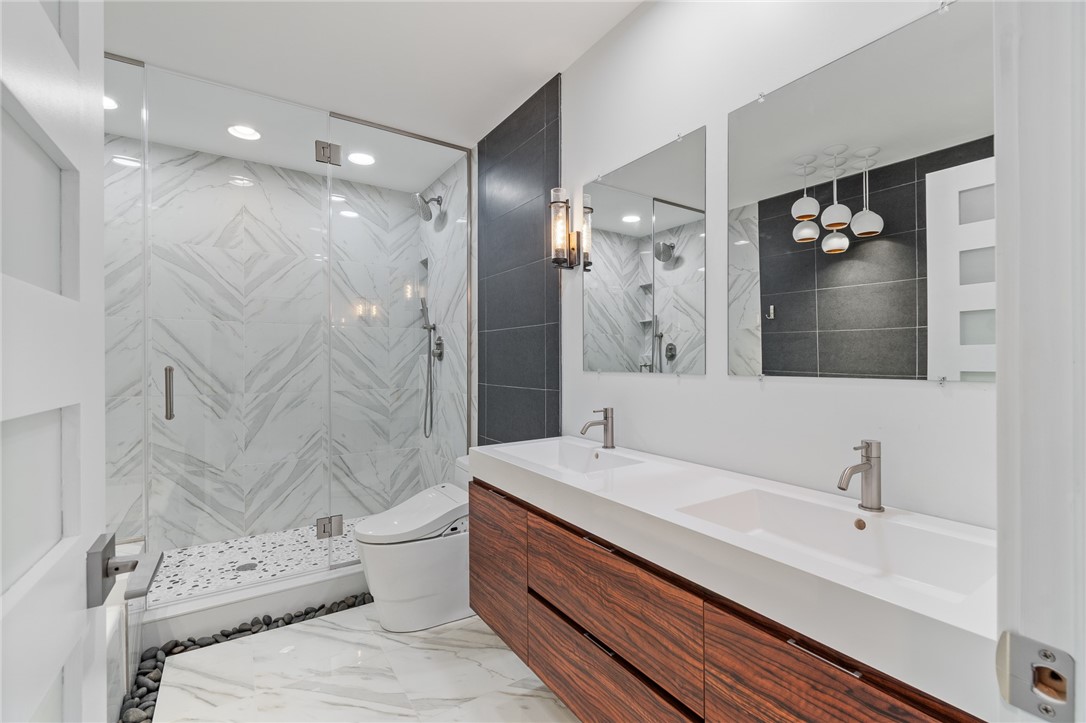 10 Selden Street, Unit 5 Rochester, NY 14605 - Photo 31 of 37 Primary Bathroom