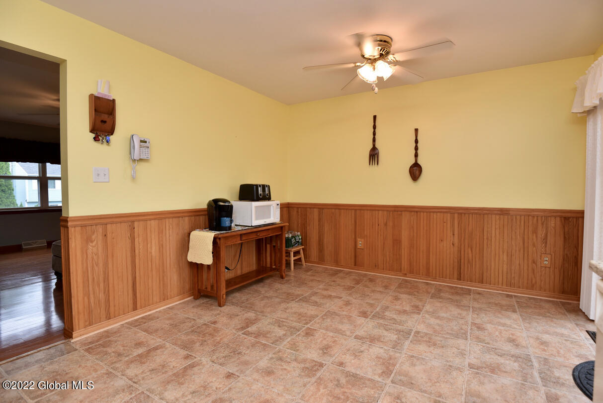 449 Chadwick Road Schenectady, NY 12304 - Photo 15 of 45 20