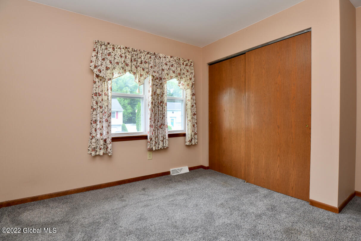 449 Chadwick Road Schenectady, NY 12304 - Photo 20 of 45 28