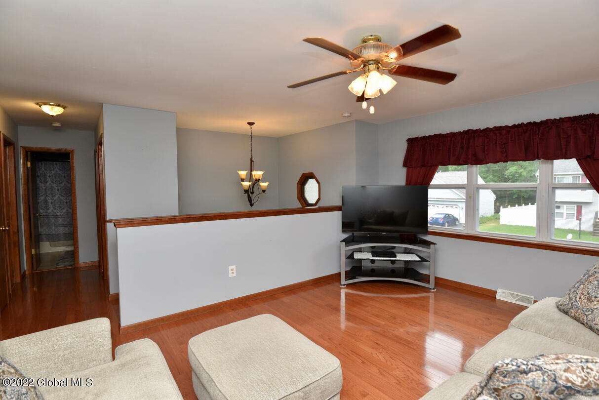 449 Chadwick Road Schenectady, NY 12304 - Photo 2 of 45 11
