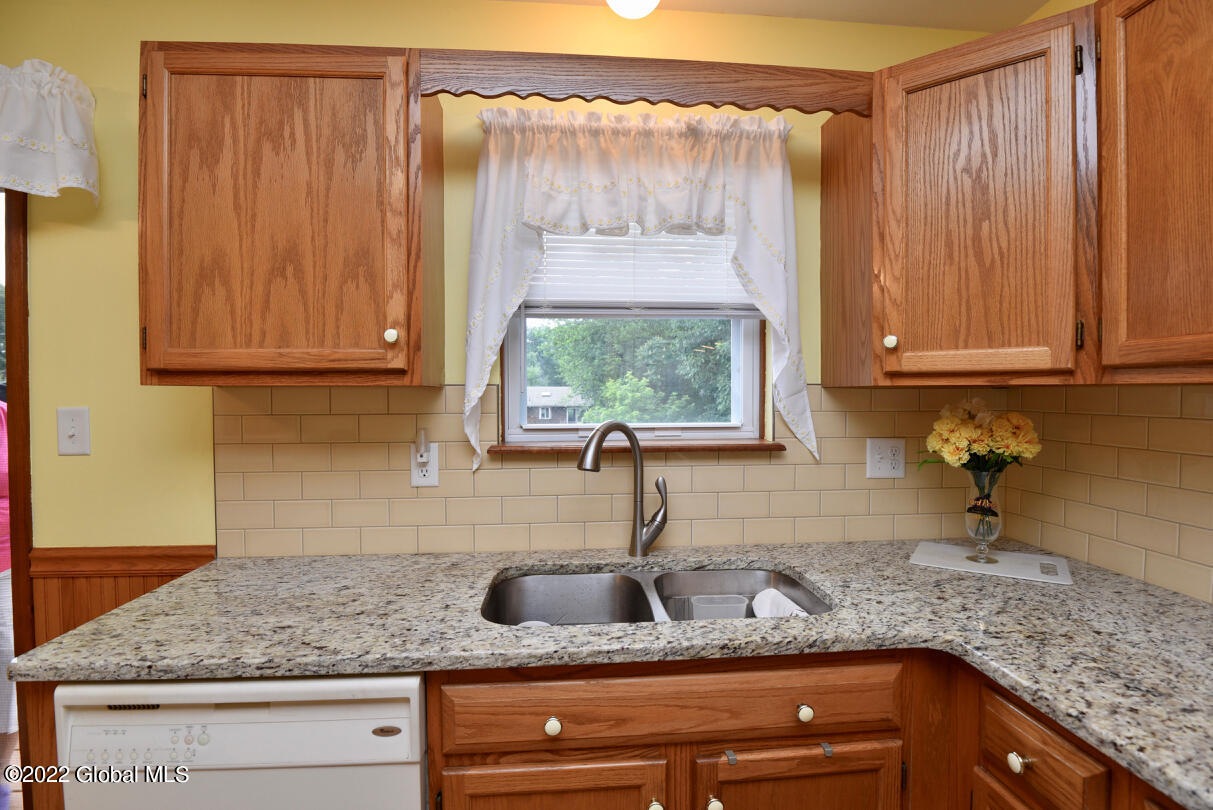 449 Chadwick Road Schenectady, NY 12304 - Photo 23 of 45 16