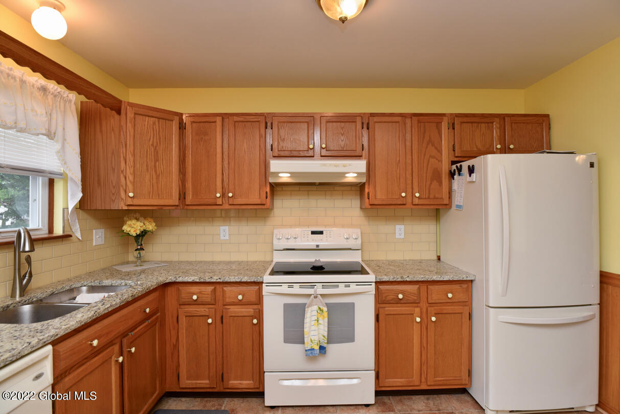 449 Chadwick Road Schenectady, NY 12304 - Photo 24 of 45 17