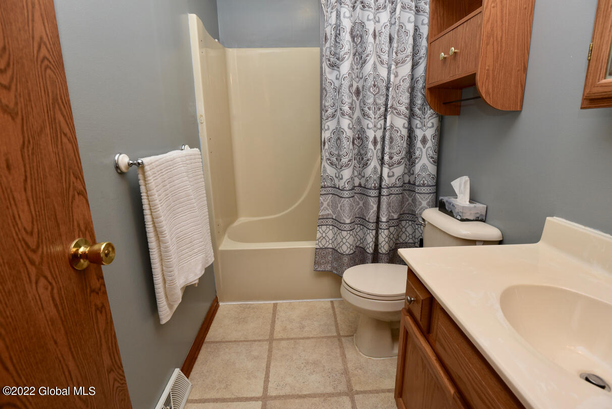 449 Chadwick Road Schenectady, NY 12304 - Photo 26 of 45 26