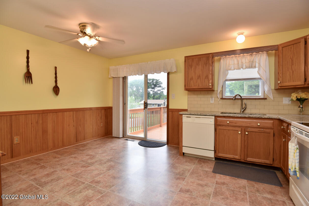 449 Chadwick Road Schenectady, NY 12304 - Photo 3 of 45 18