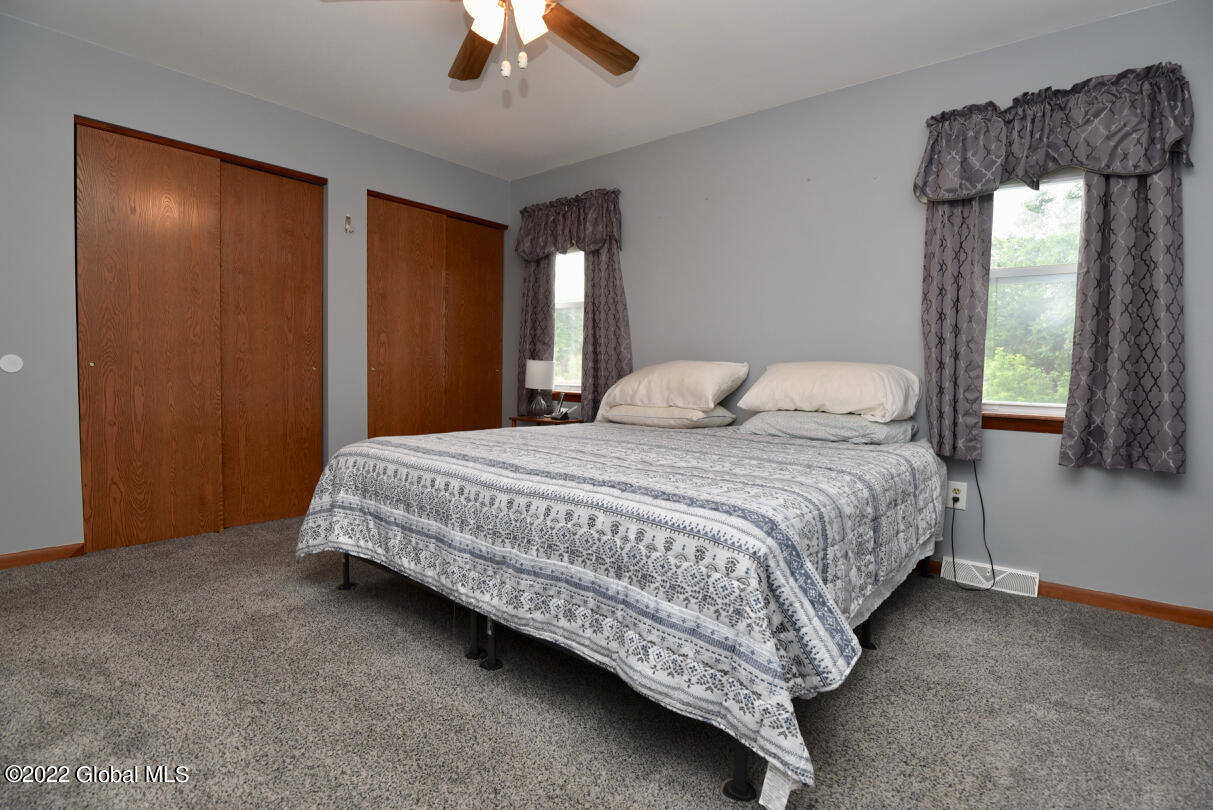 449 Chadwick Road Schenectady, NY 12304 - Photo 4 of 45 22