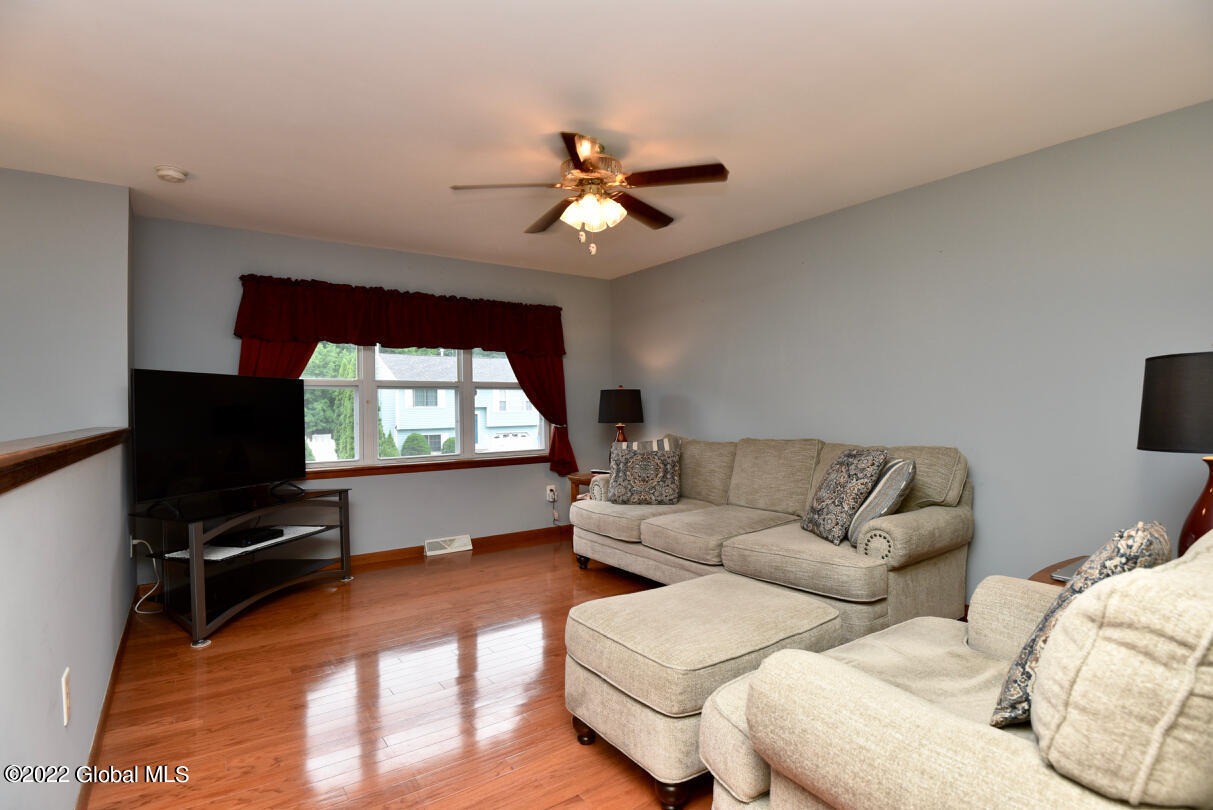 449 Chadwick Road Schenectady, NY 12304 - Photo 9 of 45 7
