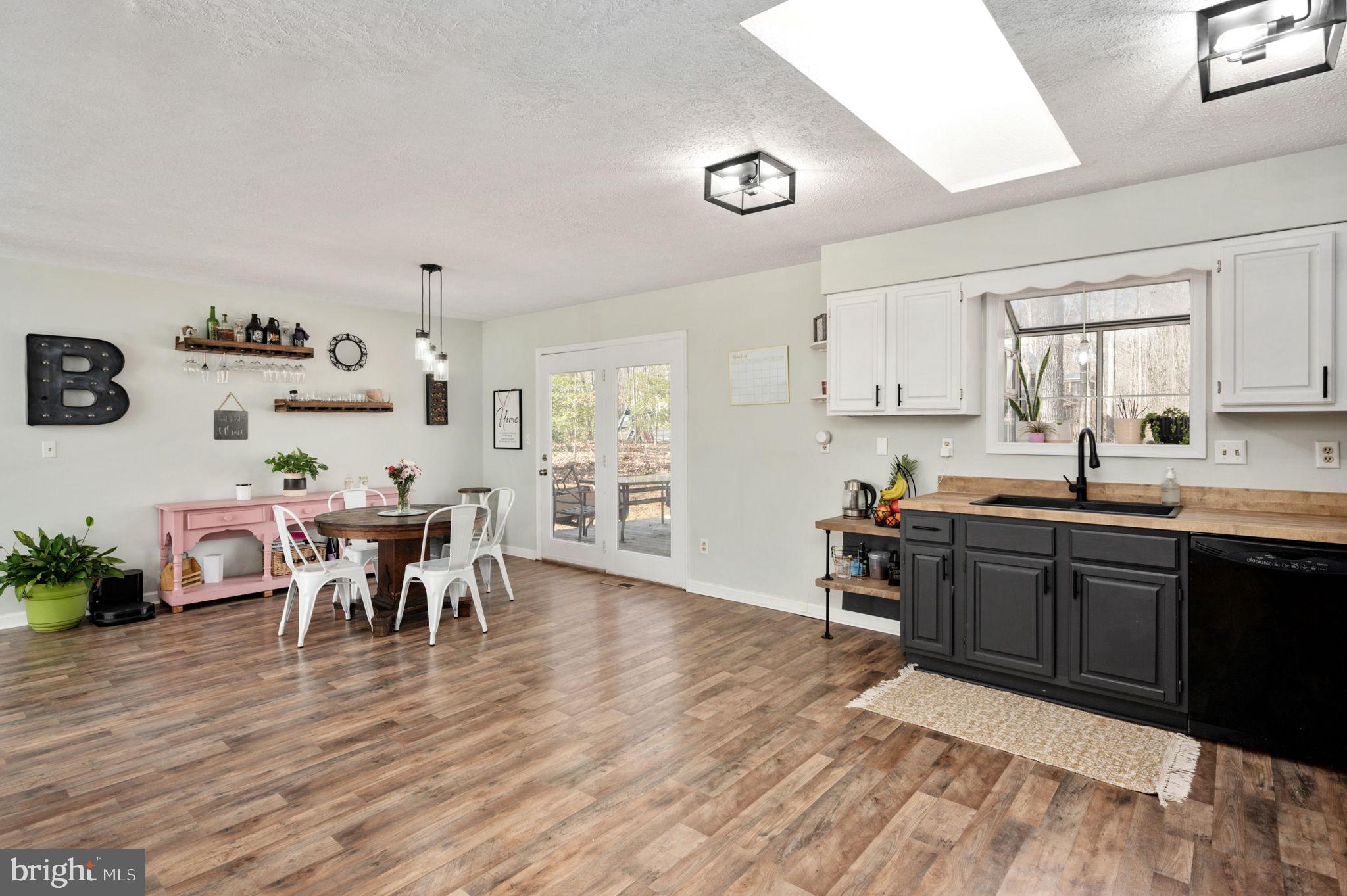 108 Indian Hills Road Locust Grove, VA 22508 - Photo 11 of 45 Opens into Dining!