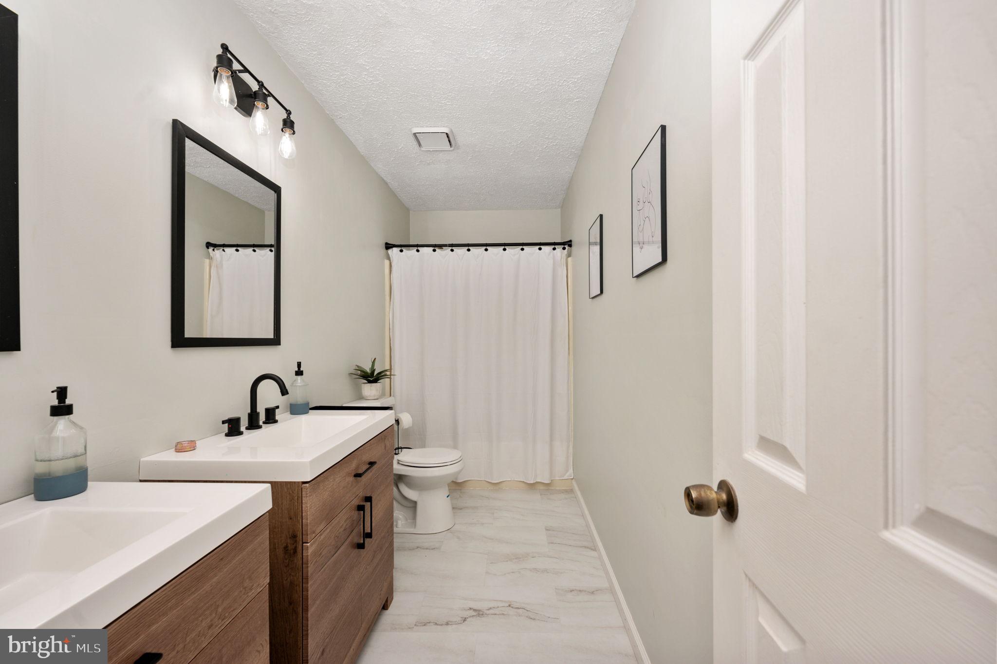 108 Indian Hills Road Locust Grove, VA 22508 - Photo 23 of 45 Owner's bath is so Lovely!
