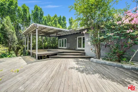 $1,429,000 | 5653 Shirley Avenue, Tarzana, CA 91356