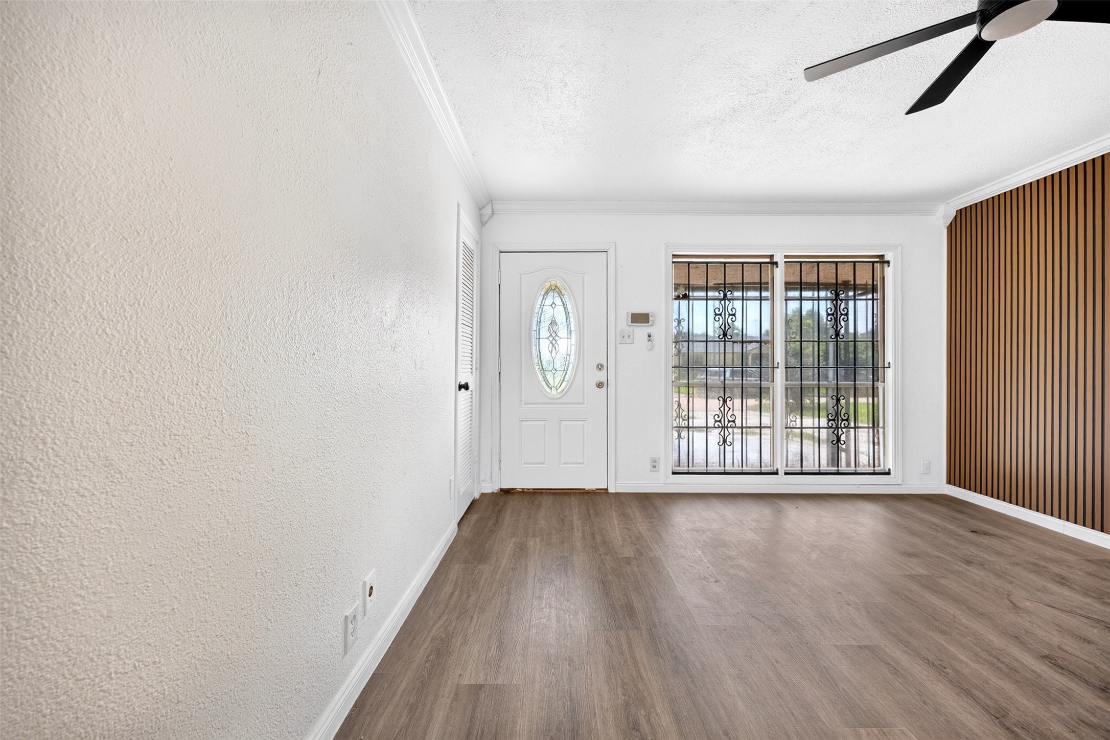 9211 Clearway Drive Houston, TX 77033 - Photo 8 of 34