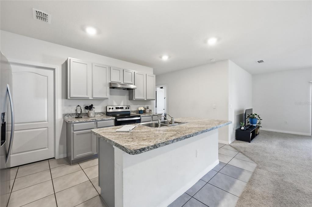 706 Chinoy Road Davenport, FL 33837 - Photo 8 of 36